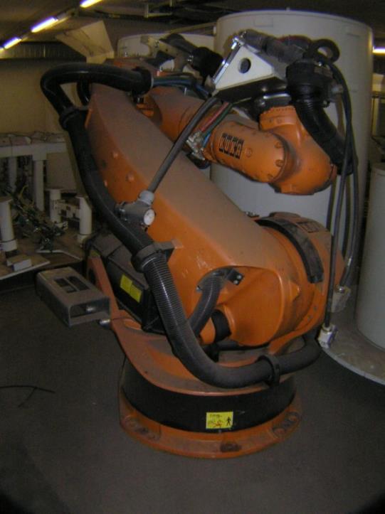 Prumyslových robotu-1